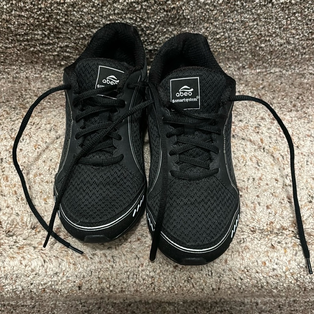 Abeo Tennis shoes